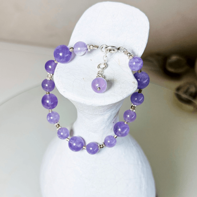 Bracelet d' améthystes lavande et perles d'argent.