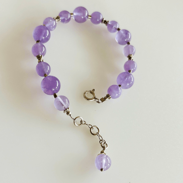 Bracelet d' améthystes lavande et perles d'argent.