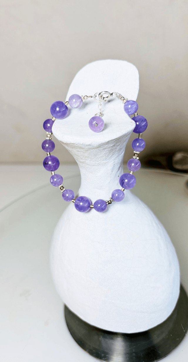 Bracelet d' améthystes lavande et perles d'argent.